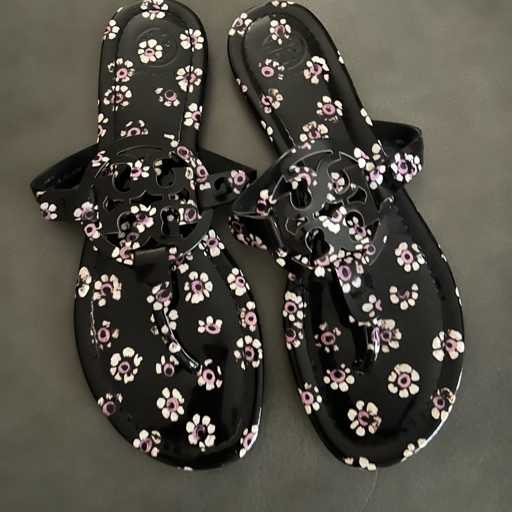 Tory Burch slides size 8